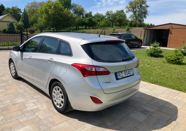 Hyundai I30 cena 26000 przebieg: 191000, rok produkcji 2013 z Szczytna małe 562